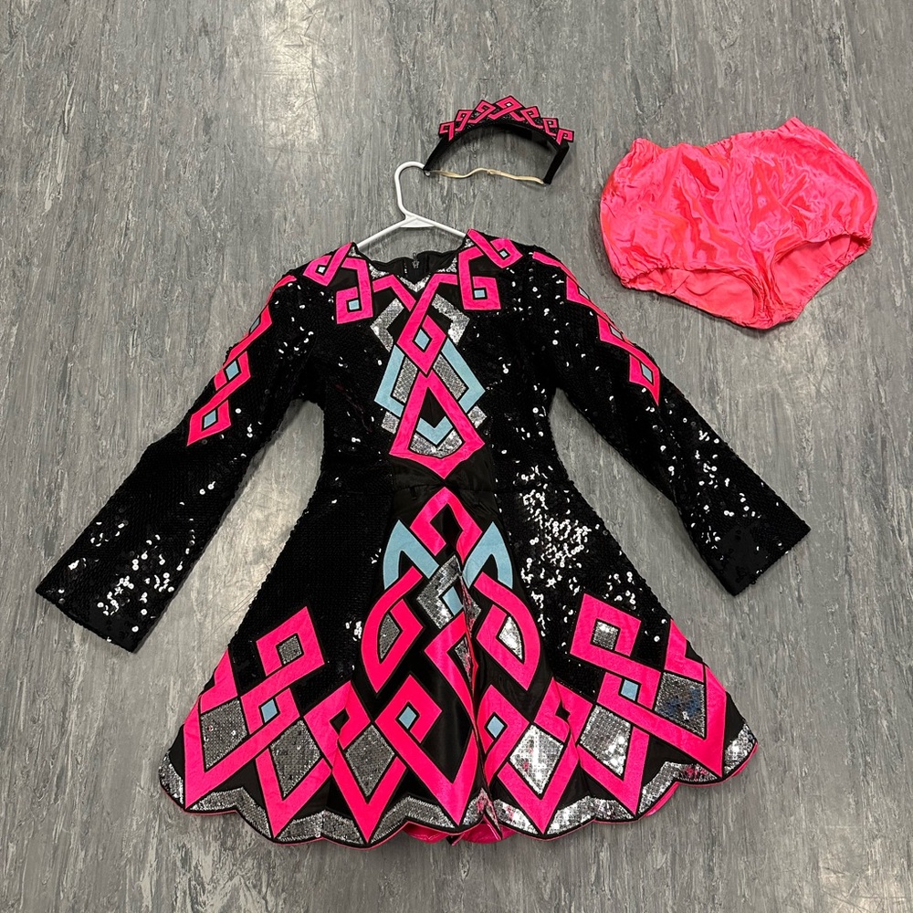 Irish dance costume - fits approximately to a Adult Medium